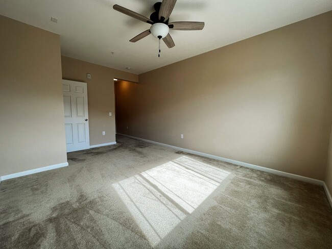 Building Photo - 2 Bed 2 Bath Condo in Fairview Condominium...