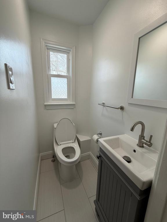 Building Photo - 3405 Carpenter St SE