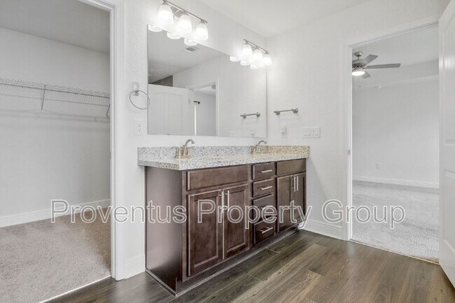 Building Photo - 2419 Privet Berry Dr