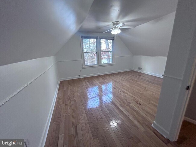 Building Photo - 132 Pinecrest Ln