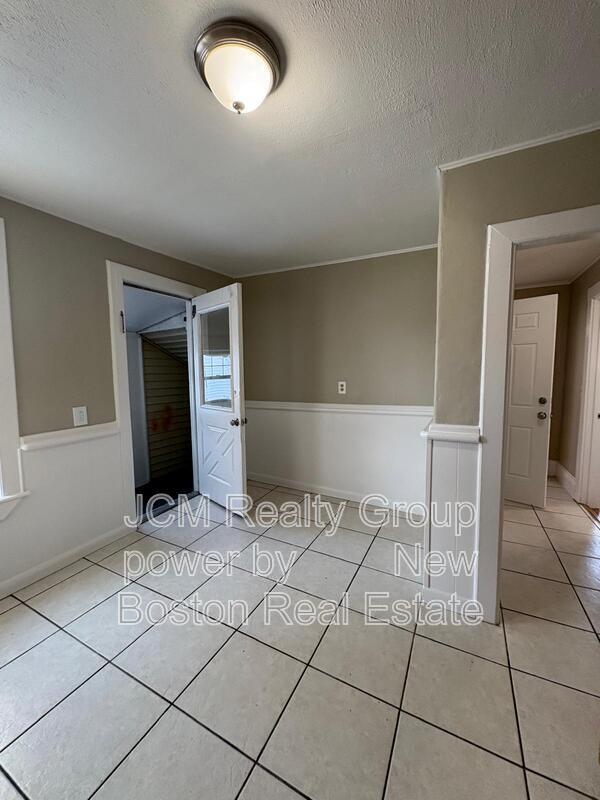 Building Photo - 40 Hurd St