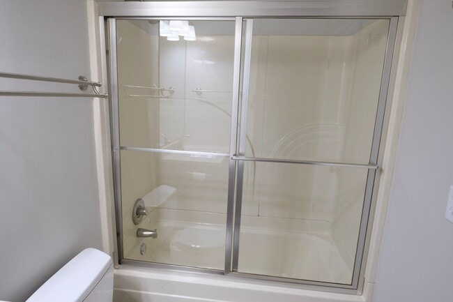 Building Photo - Just Remodeled!  3 Bedroom 1 Bath near jus...