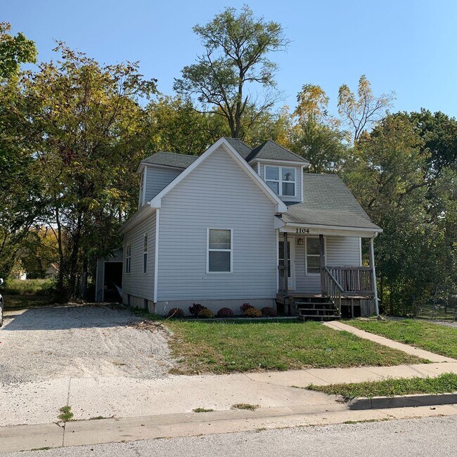 Building Photo - 3 Bedroom House for Rent