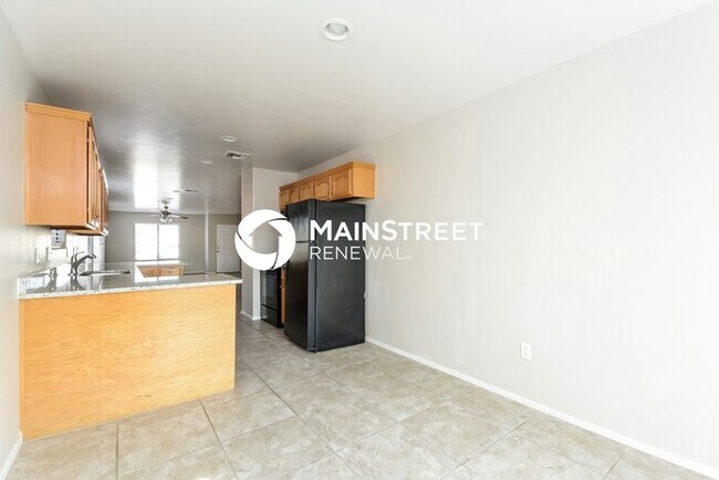 Building Photo - 3 Bedroom Pet-Friendly Home in Tucson, AZ with Main Street Renewal