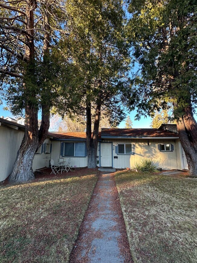 Building Photo - Newport Ave Triplex - 00404-NEWP-00