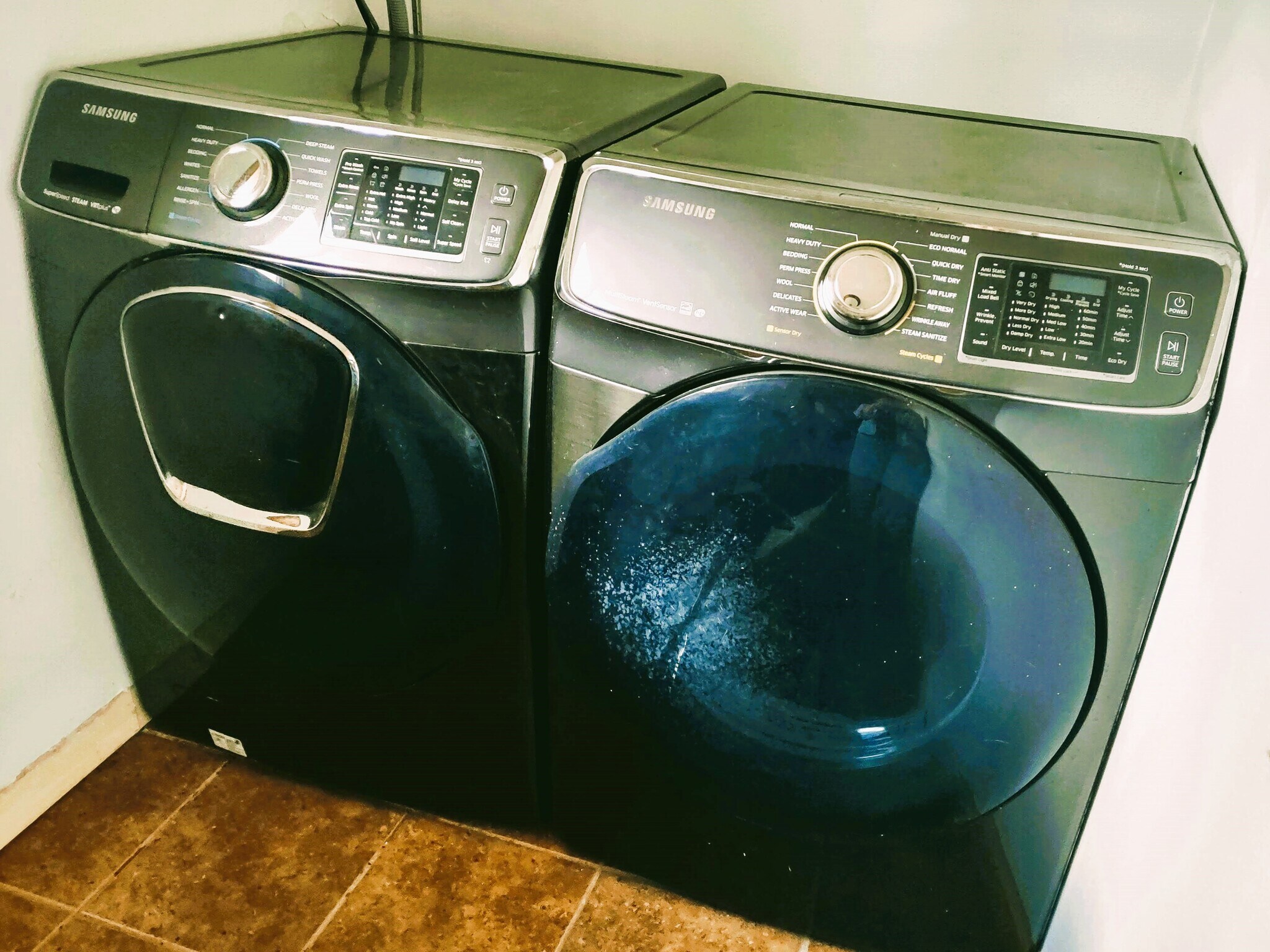 Laundry Room with Full Size Washer & Dryer - 59570 Devils Ladder Rd
