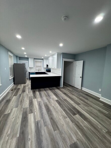 Building Photo - 806 Manatawna Ave