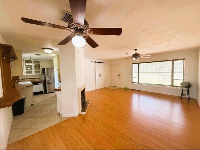 Building Photo - 1611 Carandis Rd