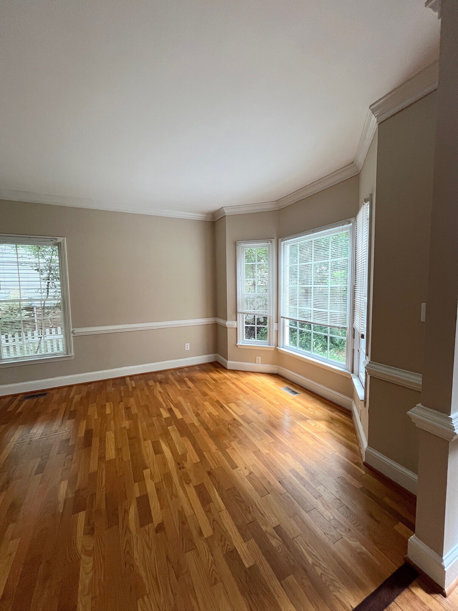 living room - 8601 Abbotsbury Ct