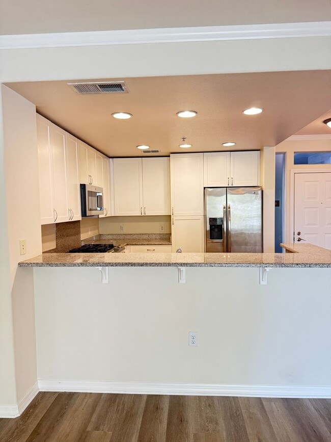 Building Photo - Large Santa Clara 1 Bedroom Condo in River...