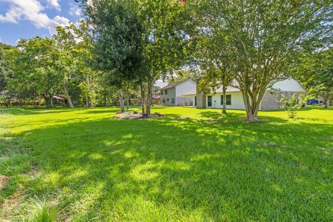 Building Photo - 210 Pecan Valley Ct