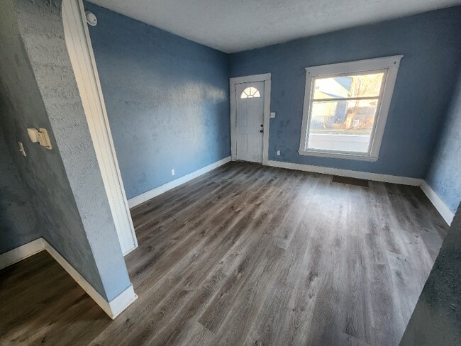 Building Photo - 214 E Belmont St