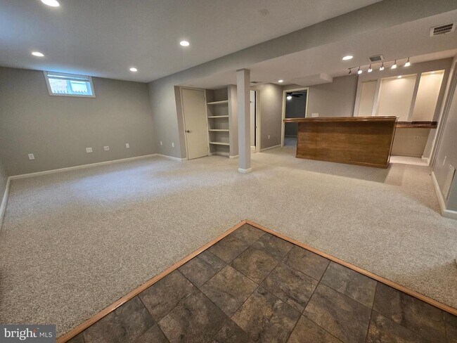 Building Photo - 2911 Breezy Terrace