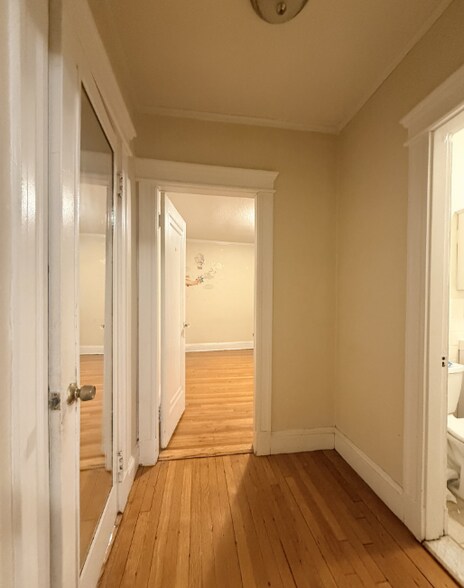 Building Photo - 394 Riverway