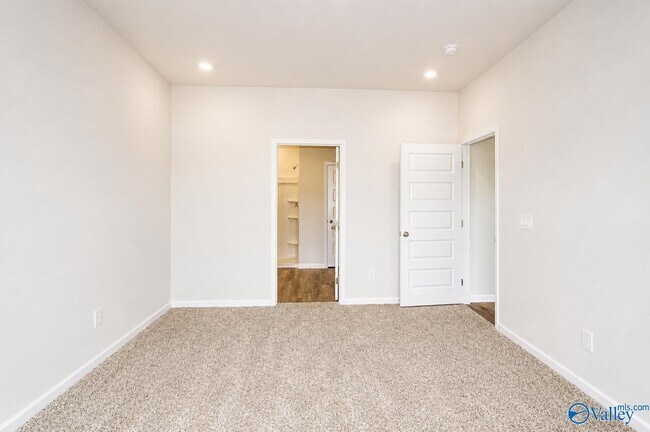 Building Photo - 118 Betty Williams Dr