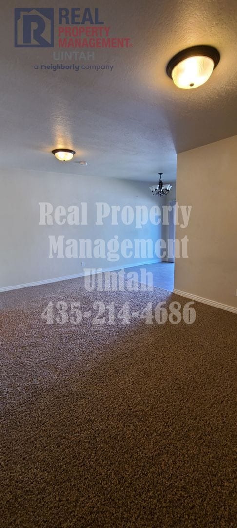 Building Photo - 3 bed 2.5 bath townhome in Fox Run