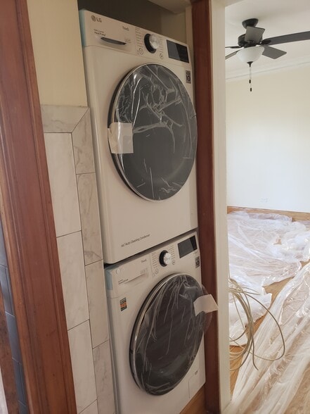 Washer Dryer In-Unit - 8231 S Elizabeth St