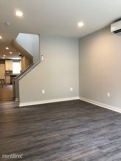 Building Photo - 3 br, 2.5 bath Townhome - 530 E 27th St