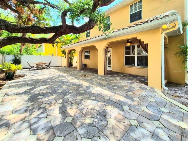 Building Photo - 3817 W Tacon St