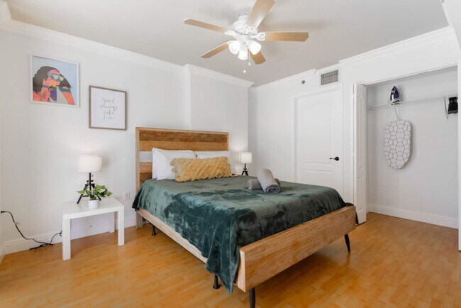 Building Photo - 1 SE 12th St