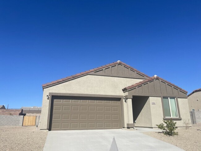 Building Photo - 4 bed 2 bath spacious home with garage BHCRENT.COM