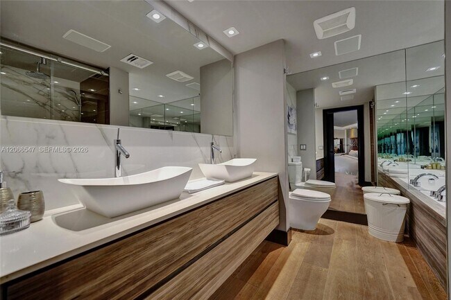 Building Photo - 3610 Yacht Club Dr