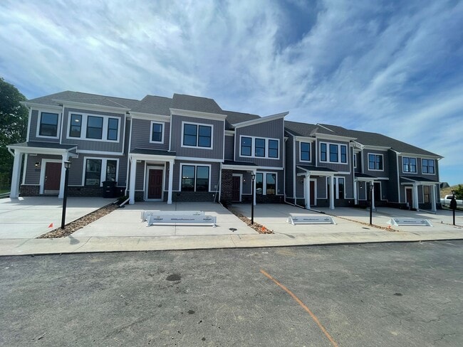 Building Photo - 12205 Dutch Elm Cir