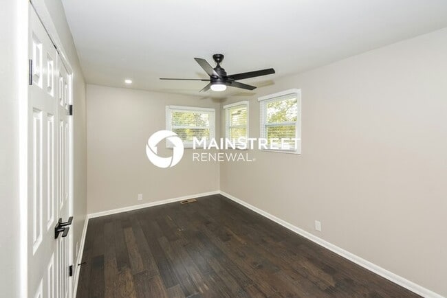 Building Photo - 4 Bedroom Pet-Friendly Home in MADISON, TN with Main Street Renewal