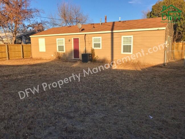 Building Photo - 2206 NW 26th St