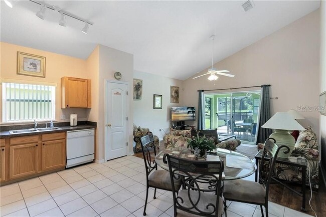 Building Photo - 250 Sandy Ridge Dr