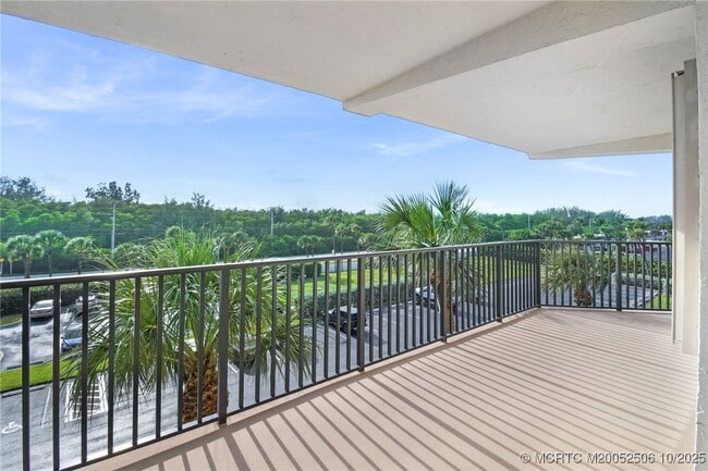 Building Photo - 10044 S Ocean Dr