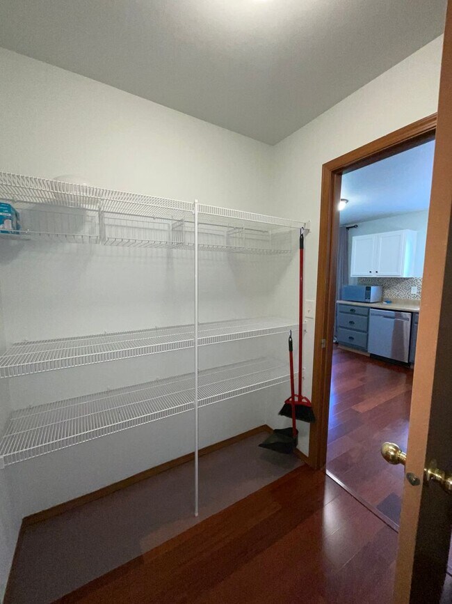 Building Photo - Just in Time for School!!! Beautifully Lan...