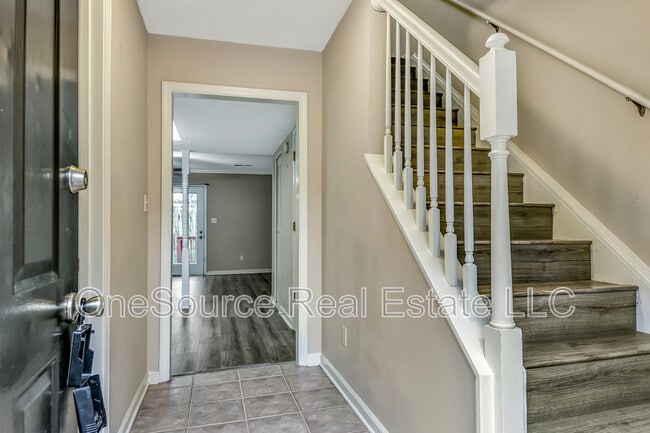 Building Photo - 1702 Twin Brooks Dr SE