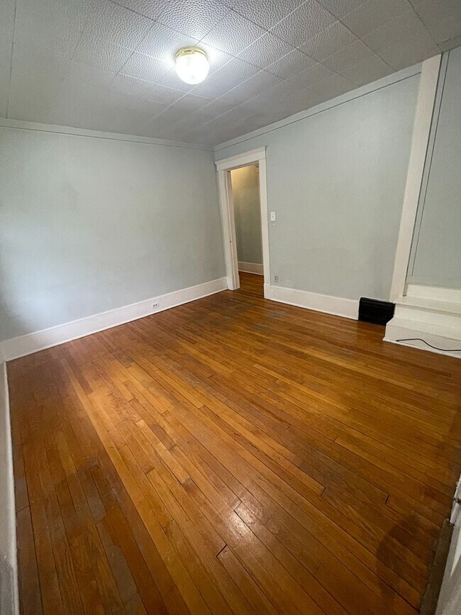 Building Photo - 914 Vaughn St