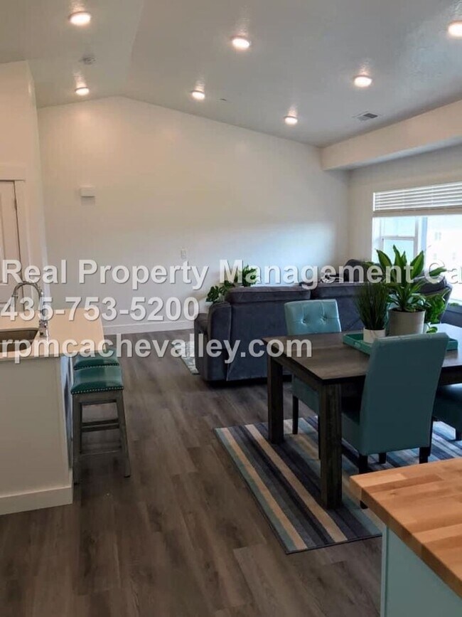 Building Photo - 163 E 550 N