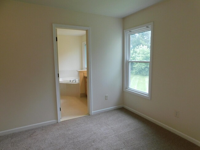 Building Photo - 490 Liberty Pointe Dr