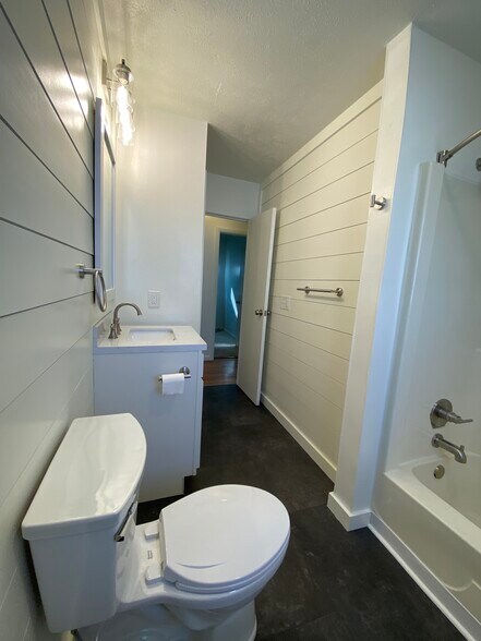 Building Photo - 1416 E 35th St