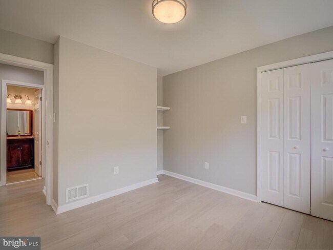 Building Photo - 6812 Landor Ln