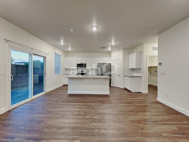 Building Photo - 6139 Schmidt St