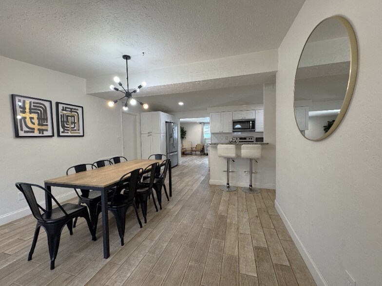 Building Photo - 10996 106th Ave N