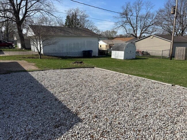 Building Photo - 2319 Pinehurst St