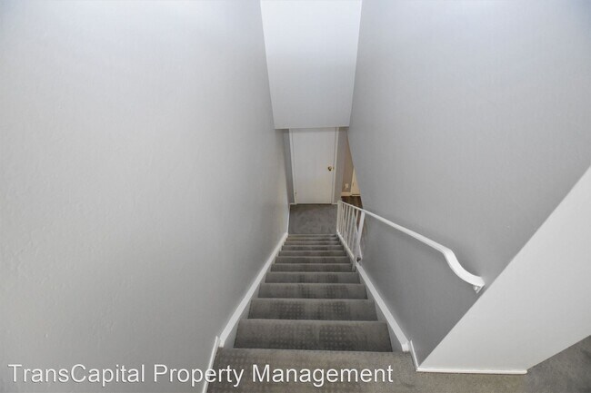 Building Photo - 8867 Salmon Falls Dr