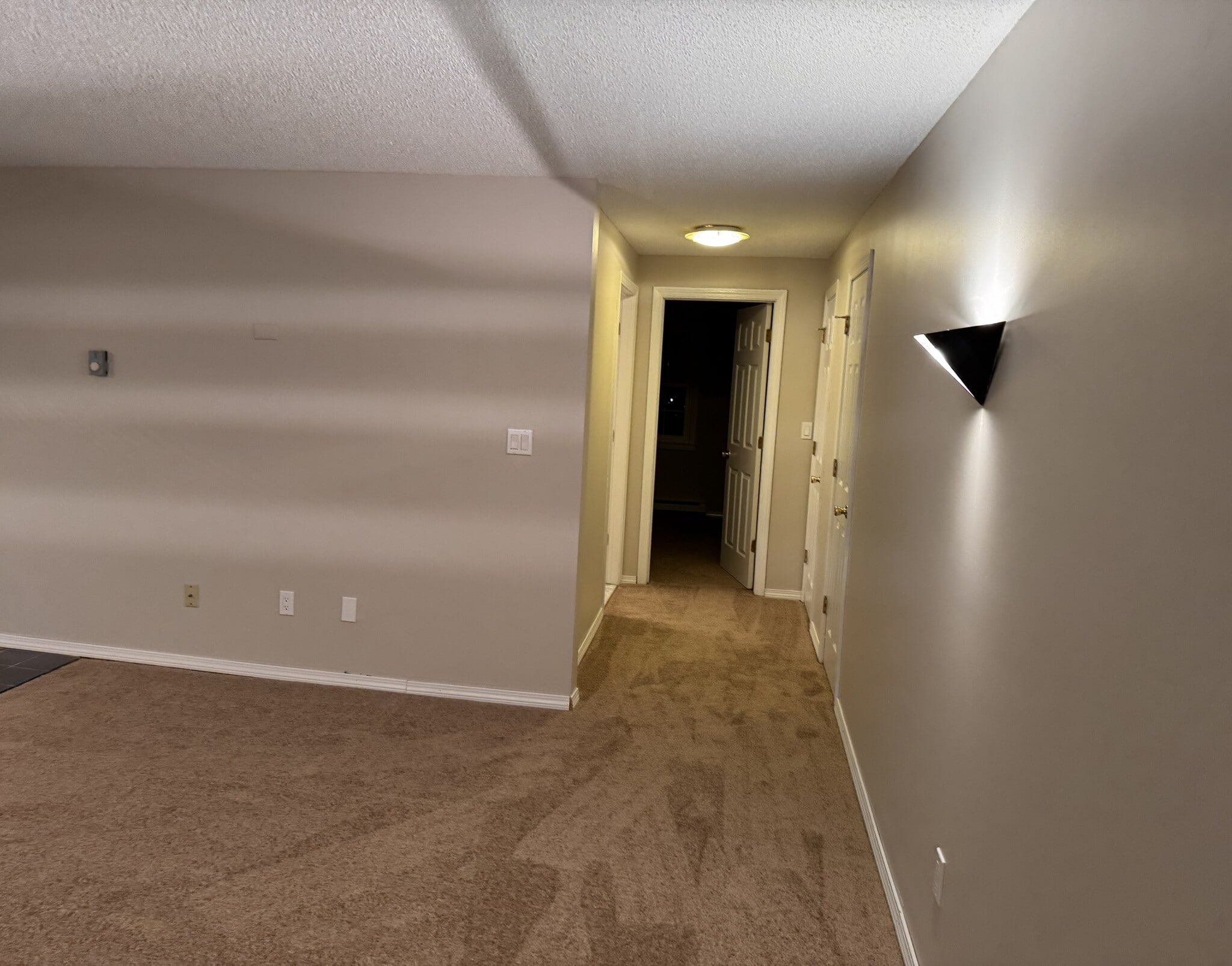 Building Photo - 239 Old Farms Rd