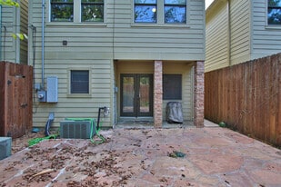 Building Photo - 5012 Blossom St