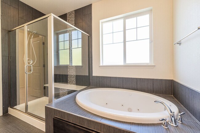 Building Photo - Beautiful 4 Bed, 3.5 bath home in SE Fort Collins