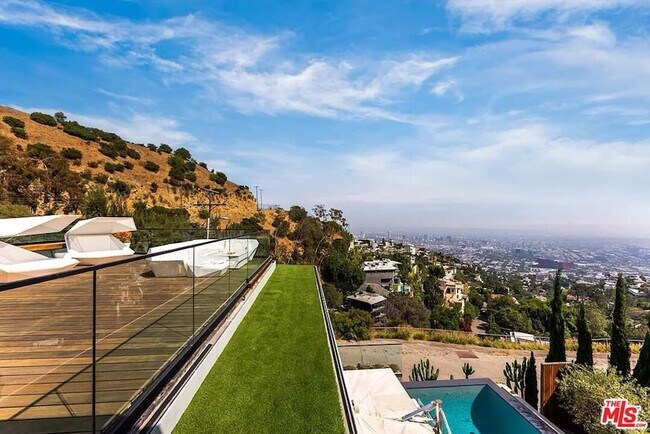 Building Photo - 1807 Blue Heights Dr