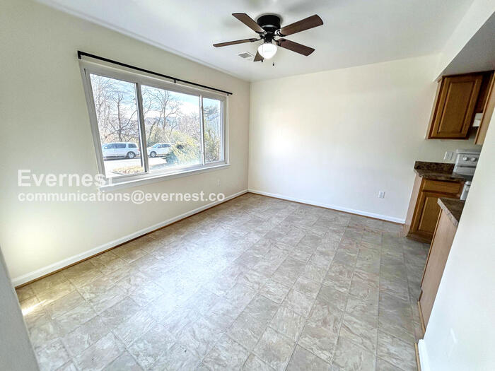 Building Photo - 1246 Thomas Jefferson Pl