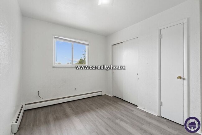 Building Photo - 1733 Christian Ave