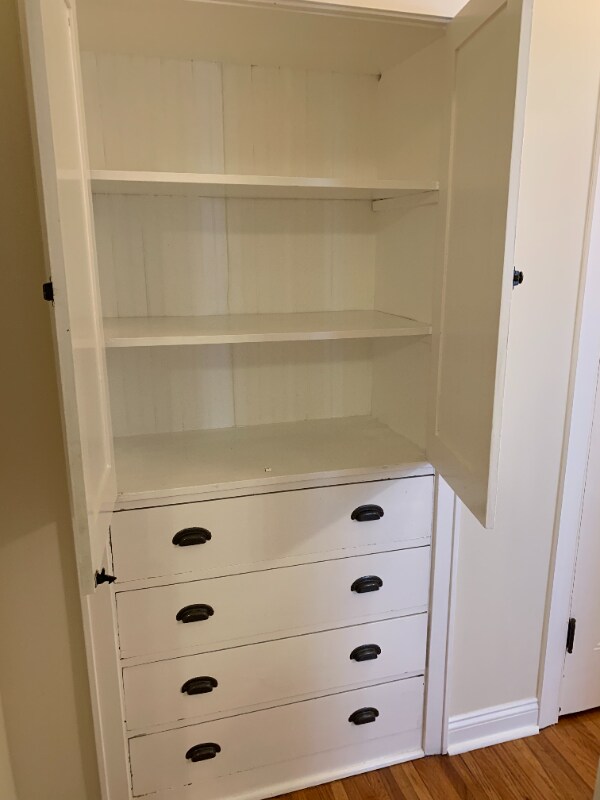 Building Photo - 145 S Chatsworth St