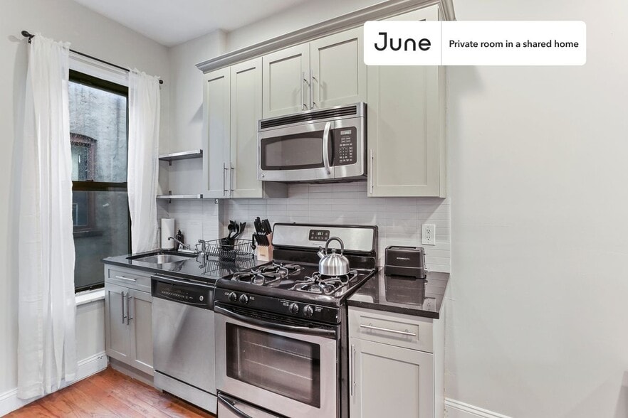 Building Photo - Room in Shared 4 bed/1 bath home in Crown Heights